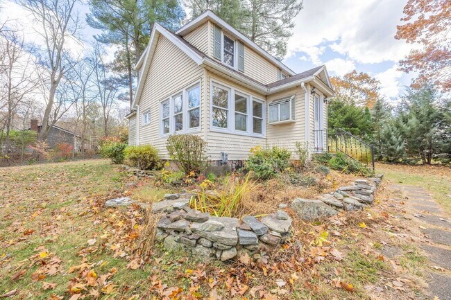 Photo - 70 Snipsic Lake Rd