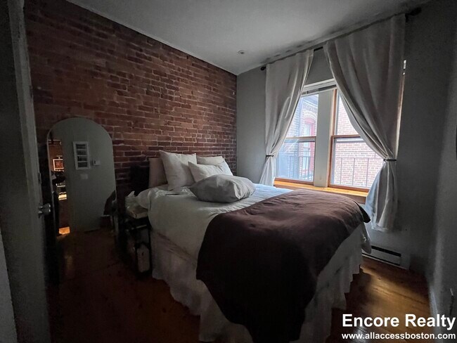 3 Garrison St Unit 2