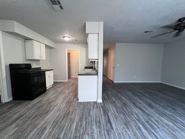 Photo - 14456 NE 4th St