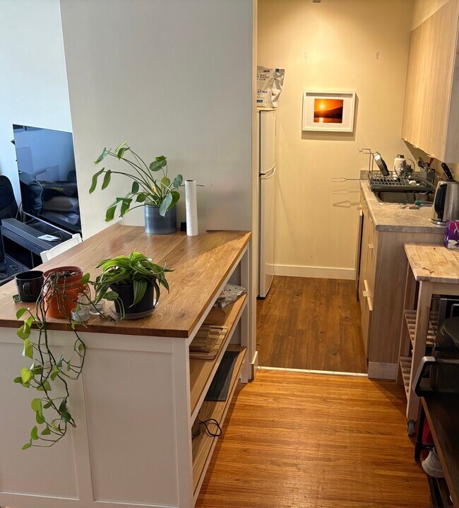 Photo - Macdonald Manor - 1BR 1BA