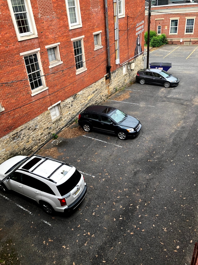 Back parking lot - 360 Chestnut St Unit 360 Chestnut St Apt 1