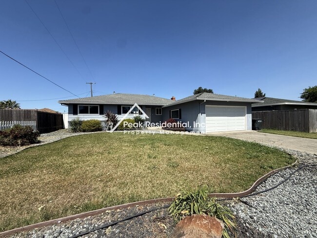 Photo - A Charming 3bd/2ba Sacramento House with Fenced Backyard