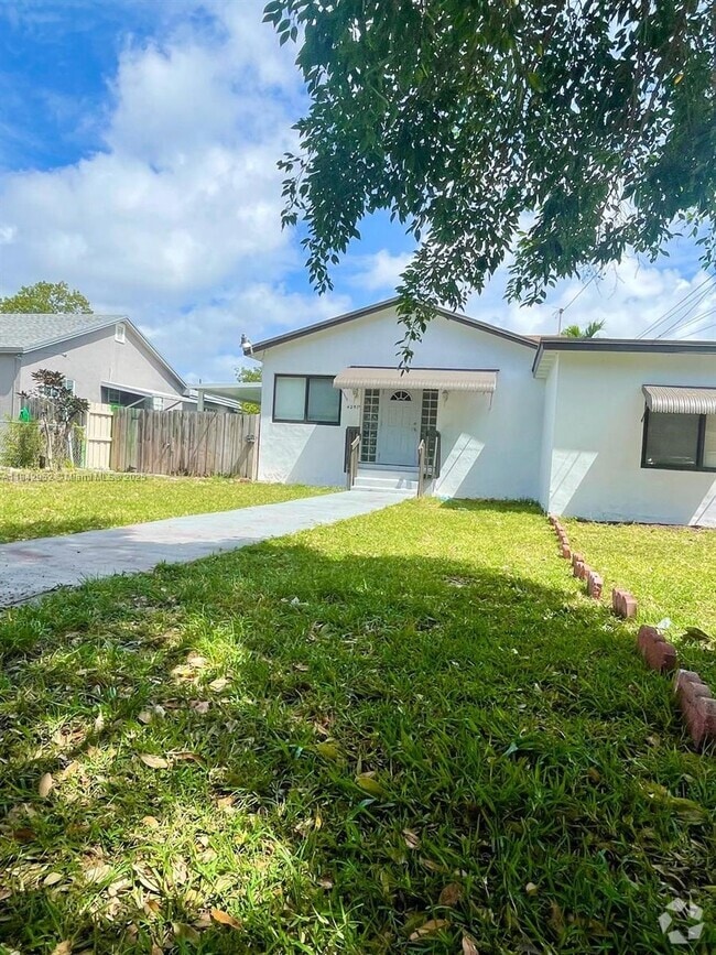 Building Photo - 4257 NW 3rd St Rental