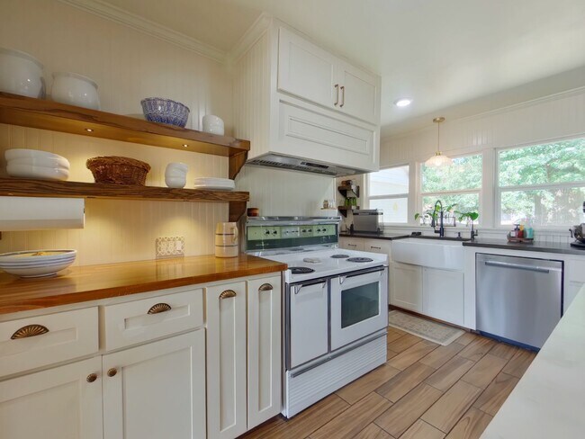 1334 N Estate Ct