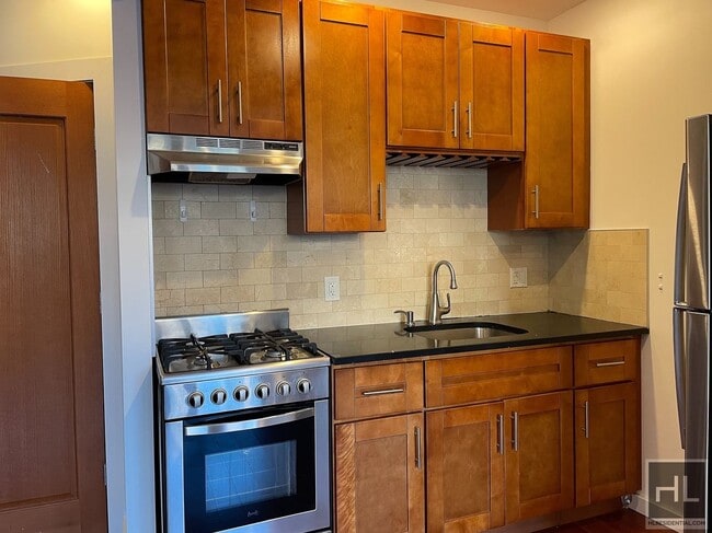 Gorgeous stabilized 1 bedroom with private balancony and in unit washer/dryer