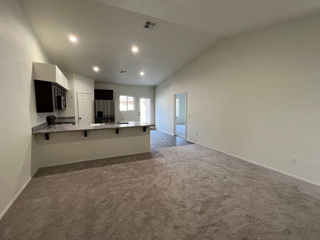 Photo - 3 BEDROOM TOWNHOME!