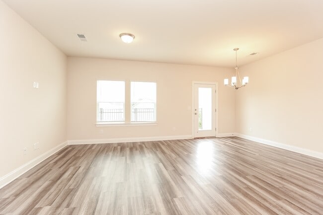 Photo - 906 Ridge Ln