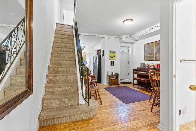 Photo - 1623 Edgley St