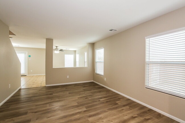 Photo - 2325 Cockatiel Dr