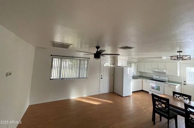 Photo - 5650 N 10th St