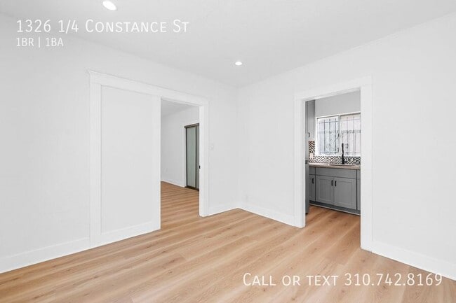 1326 1/4 Constance St-