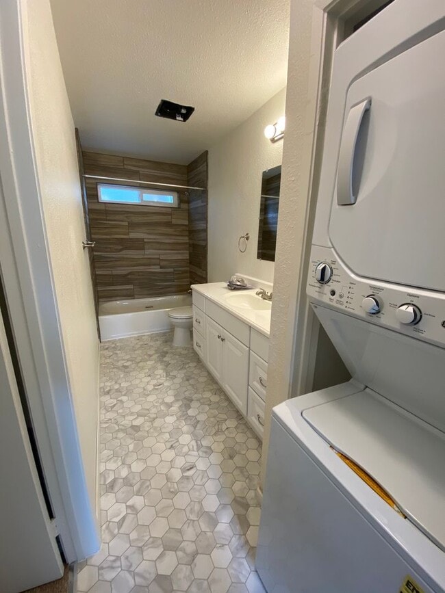 Photo - Townhome 2 Bed/1.5 Bath for Rent at Colony Park!