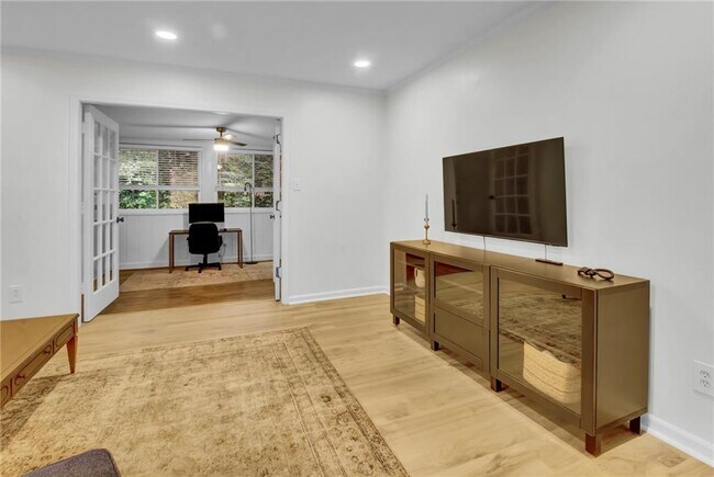 Photo - 12 Vista Square NW