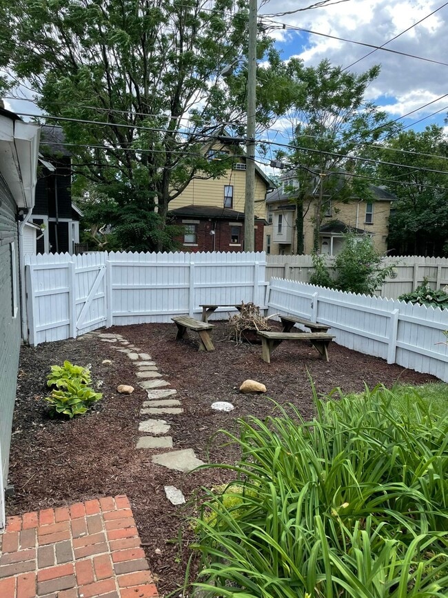 Photo - 161 E Oakland Ave