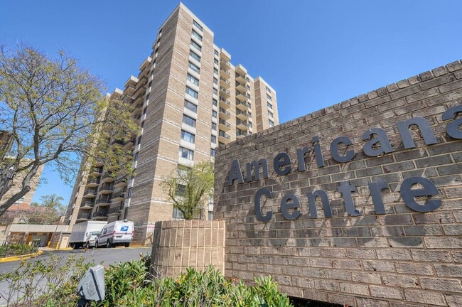 Building Photo - Luxury and fully updated studio in Americana Centre in downtown Rockville