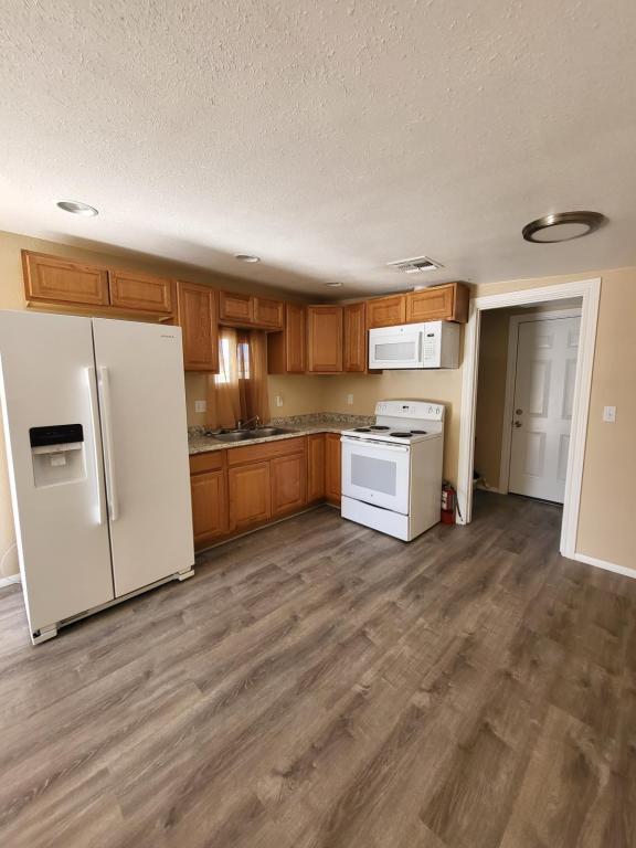 Photo - 3795 Lum Ave