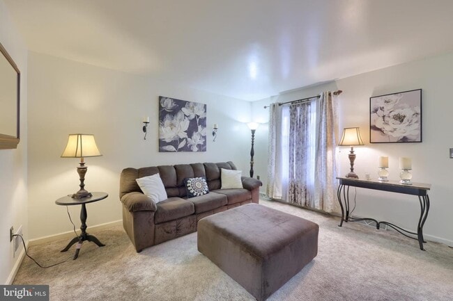 Photo - 6 Tiffany Ln