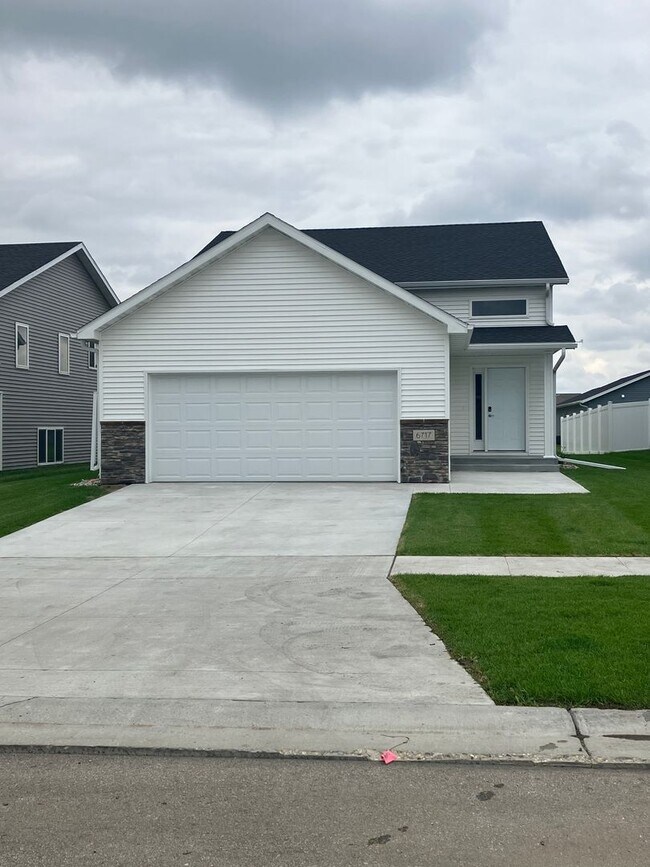 New 4 Bedroom/3 Bathroom House Rent With... House Rental in Horace, ND