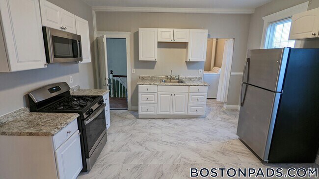 Building Photo - 19 Irma St Rental