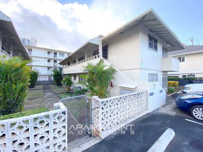 Photo - 735-737 McCully St Unit #2