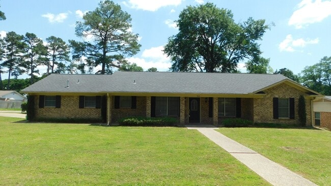 Building Photo - South Tyler, Beautiful 3 Bedroom, 2 Bath Home with RV Parking!