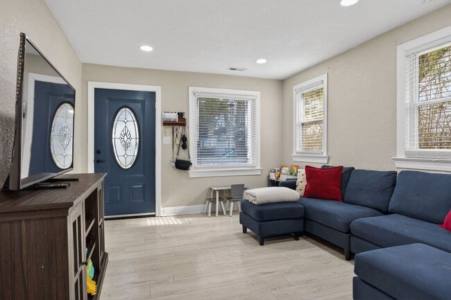 Photo - 2210 Pearl St