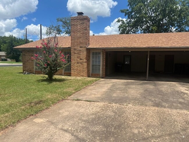 Building Photo - 2 bed 1 bath Duplex in Georgetown Unit A