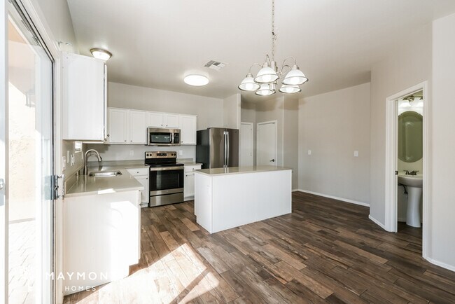 Photo - 5166 W Illini St