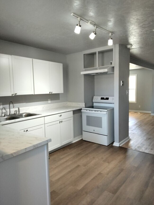 Photo - Beautiful Newly Renovated 3 Bedroom Home! ...
