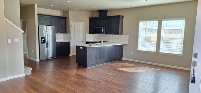 Photo - 253 Hill St NE