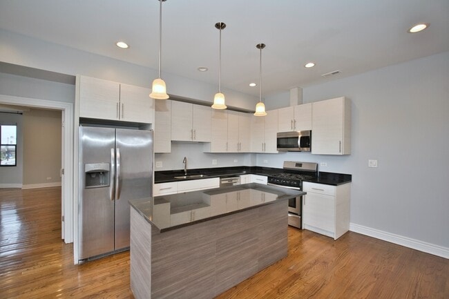 2515 W Lawrence Ave
