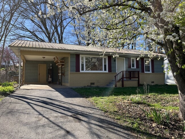 Building Photo - 2911 Davis St SE