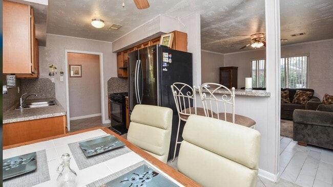 Photo - 2116 Godfrey St