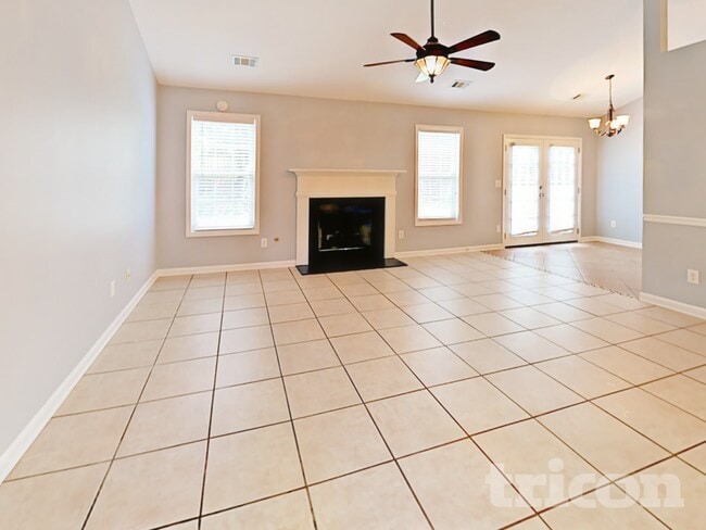 Photo - 923 Laurel Green Ln NE
