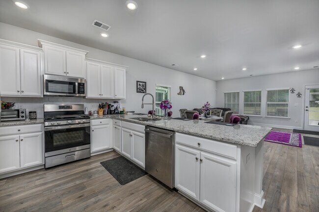 Photo - 837 Harrison Mill St