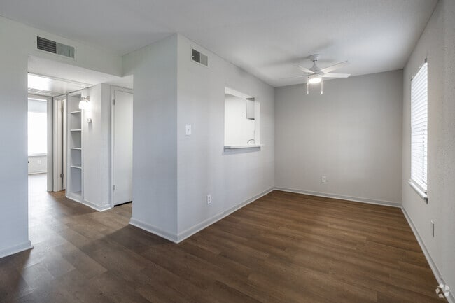 2BR, 1BA - 816SF - Dining Room