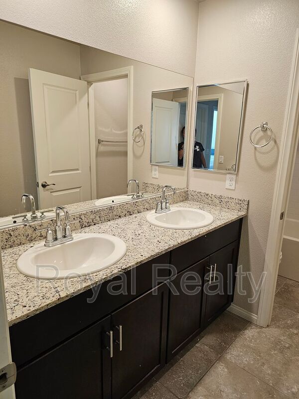 Photo - 1171 Twincrest Ave Unidad Room One