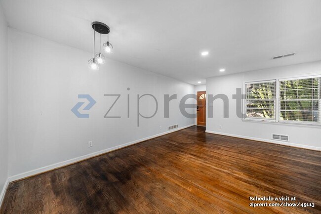 Photo - 792 Marstevan Dr NE