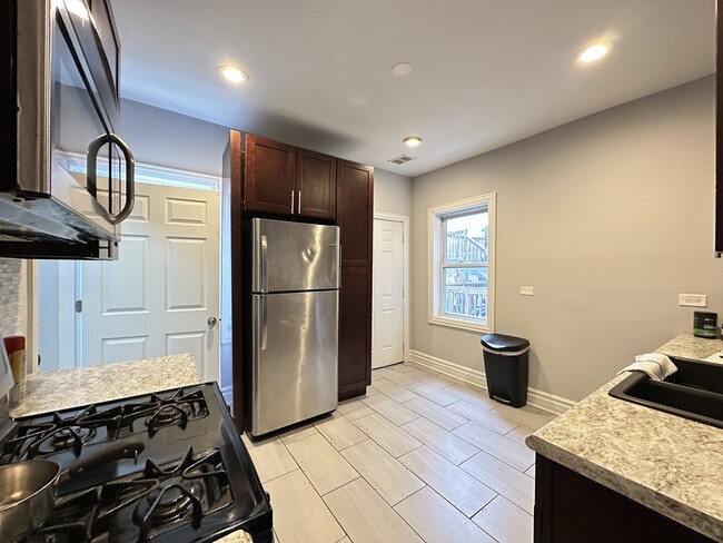 Photo - 723 N Elizabeth St Unidad J07P