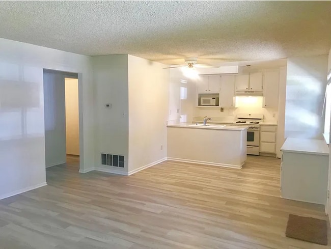 Building Photo - 3017 Knollwood Ave Rental