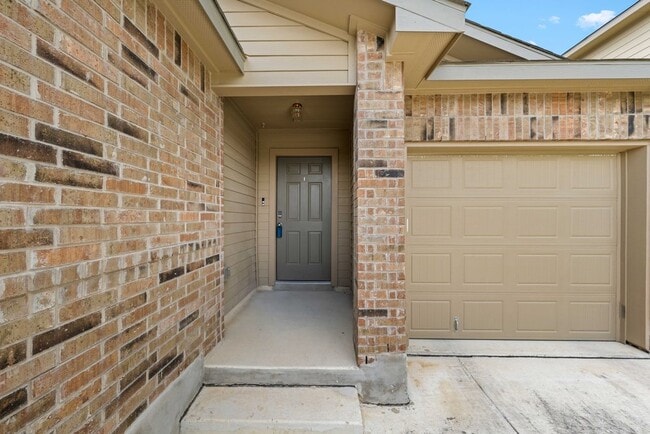 Bright 3-Bed Home with Garage, Fenced Yard, and Resort-Style Amenities in San Antonio