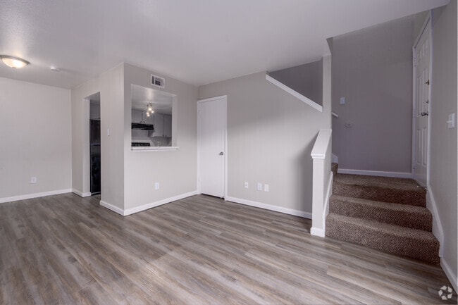 1BR, 1BA - 722SF - Living Room, Dining room
