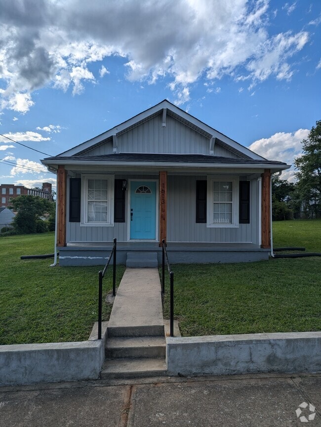 Building Photo - 1613 13th St Rental