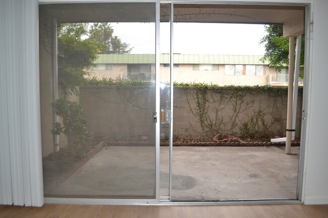 Patio y jardín privado cercado - The Huntington Sunset