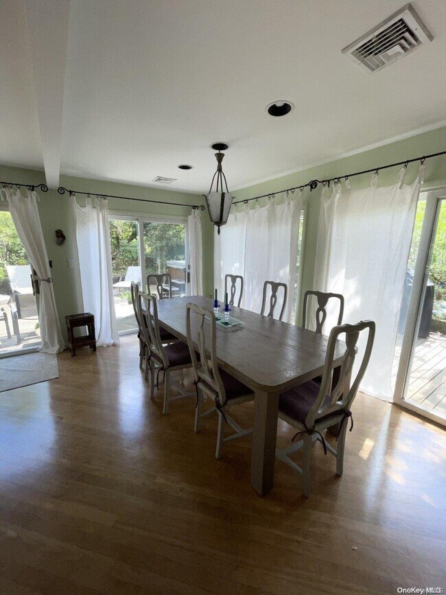 Photo - 275 Wilmot Rd