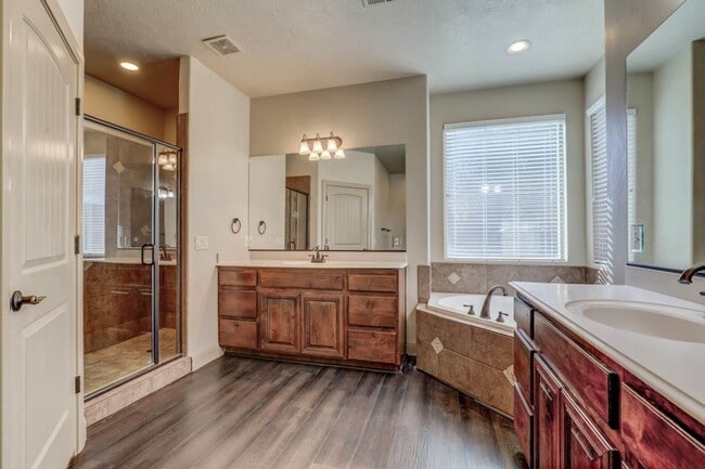 Photo - Pet Friendly! Beautifully Designed 5 Bedroom Home. 6 Month Lease!
