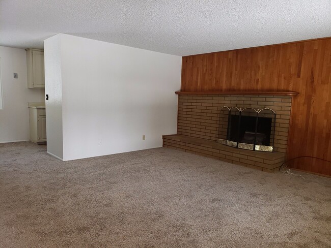 Photo - 371 Ivanhoe Ave