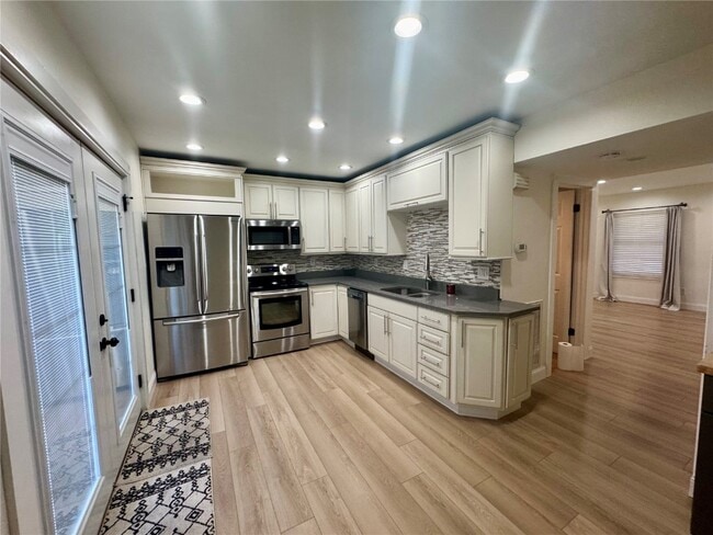 Photo - 4259 Burnett Walk