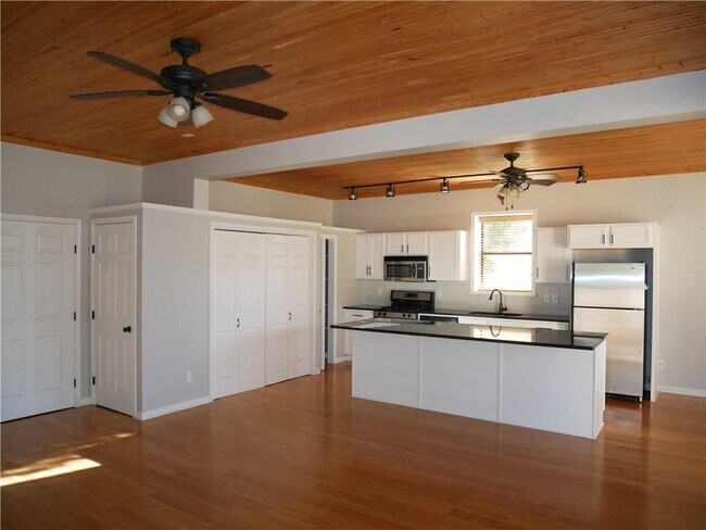 Photo - 16216 Stewart Rd Unit B