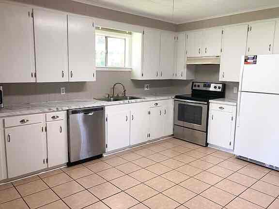 Photo - 521 Meadow Ln